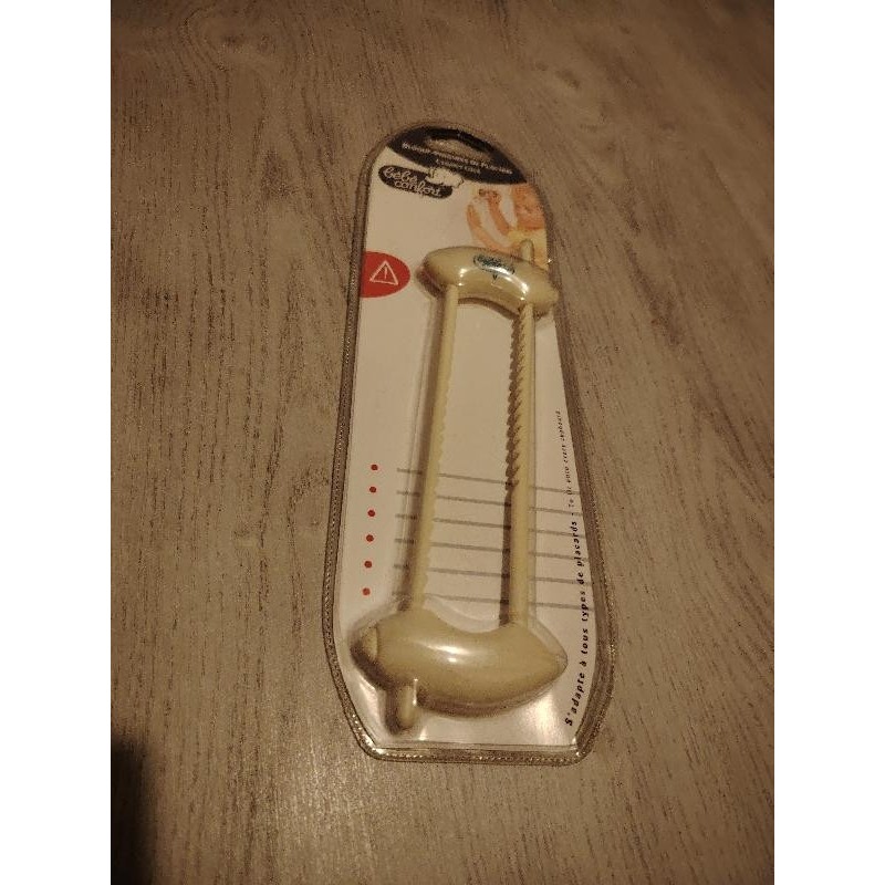 Bloque-poignée de placard bébé