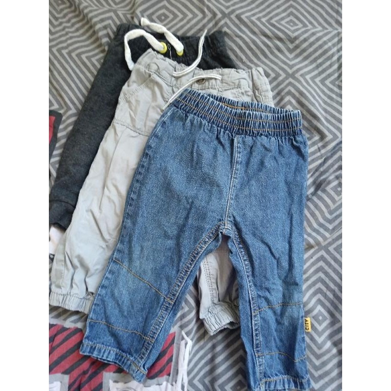 Lot 3 pantalons  TAILLE 12 mois
