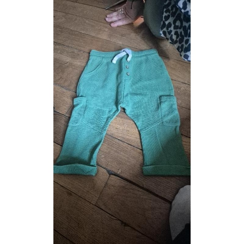 Pantalon vert neuf kiabi  TAILLE 18 mois 