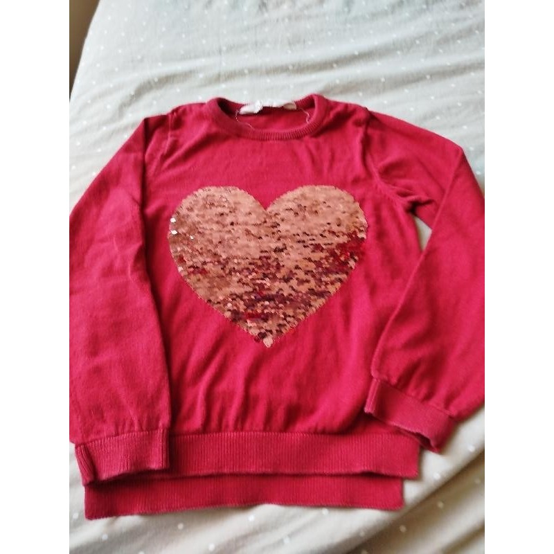 Pull rouge à coeur en sequins TAILLE 4-6