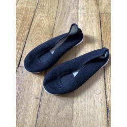 Chaussons neufs noir Domyos 28
