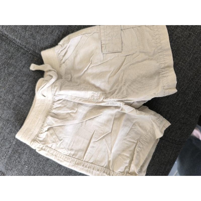 Short beige TAILLE 6 mois