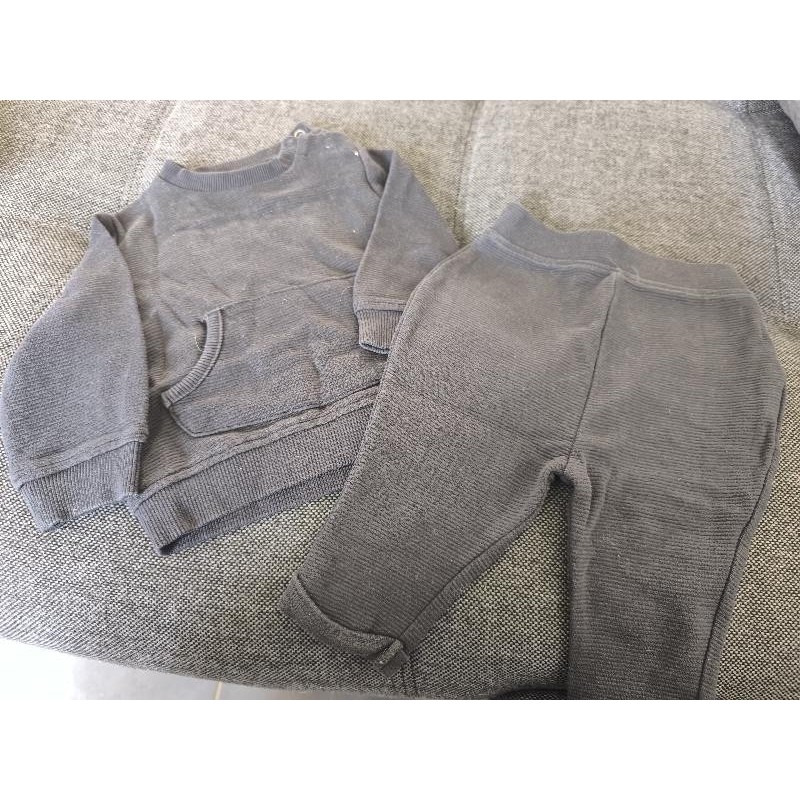 Ensemble gris foncé  TAILLE 6 mois