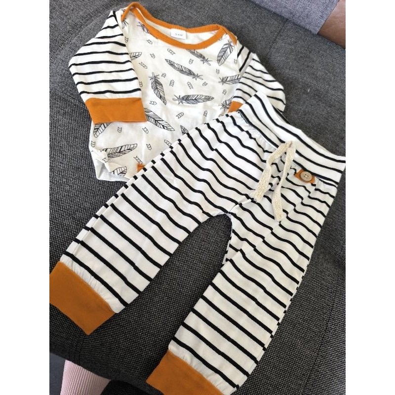 Ensemble rayé  TAILLE 3/6 mois