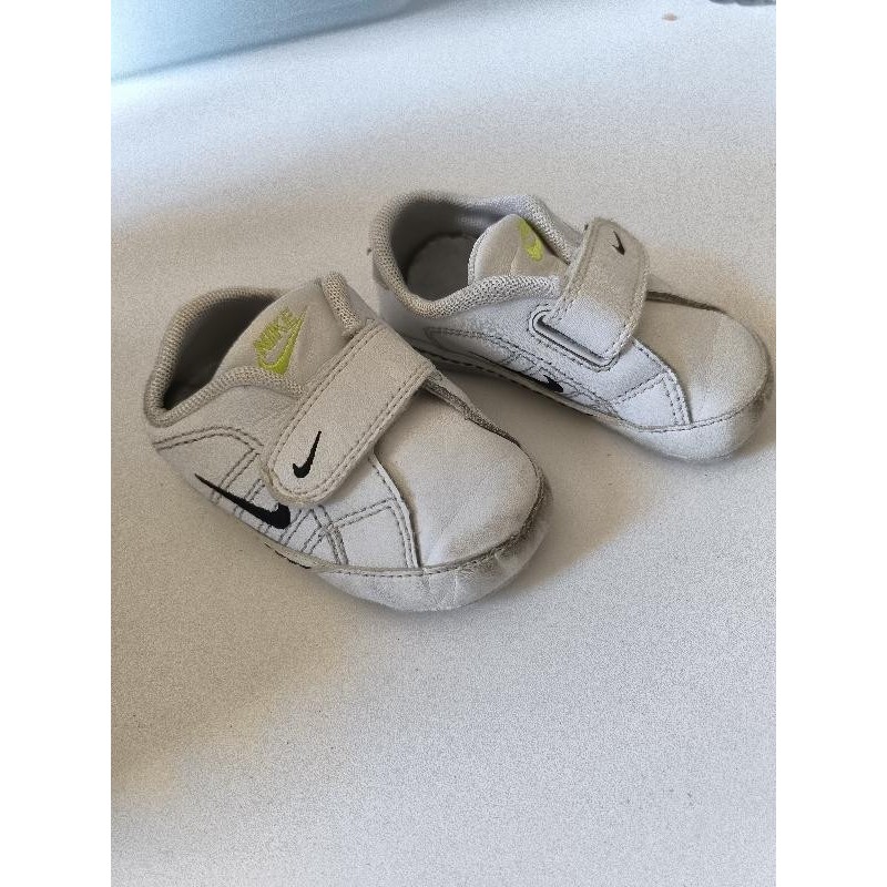 Chaussure souple nike TAILLE 3/6 mois