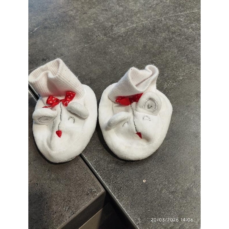 Chaussons blanc noeud rouge TAILLE 0-6M