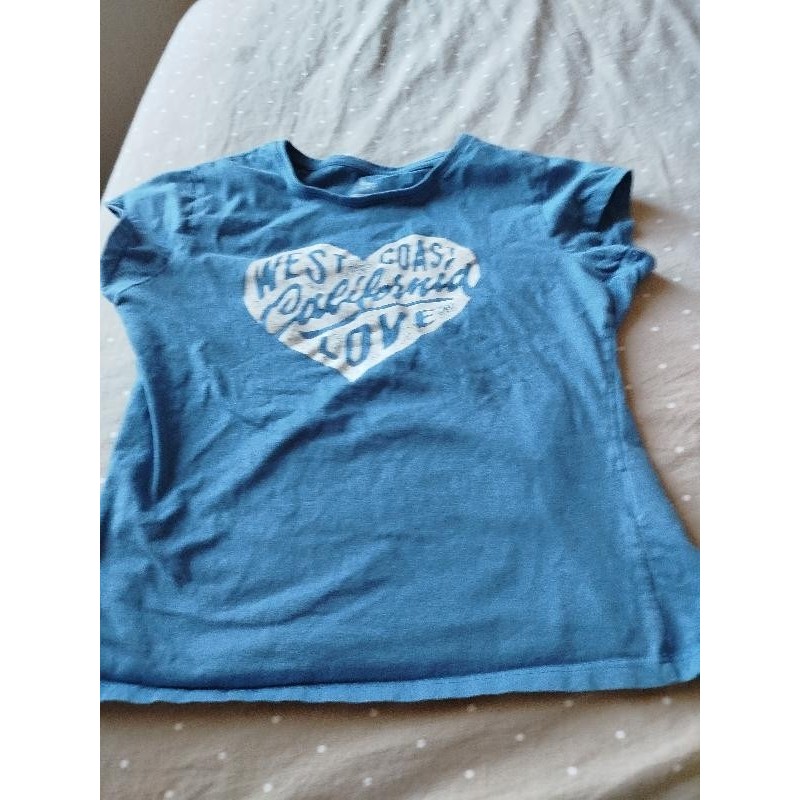 T-shirt bleu imprimé coeur  TAILLE 12 ans 