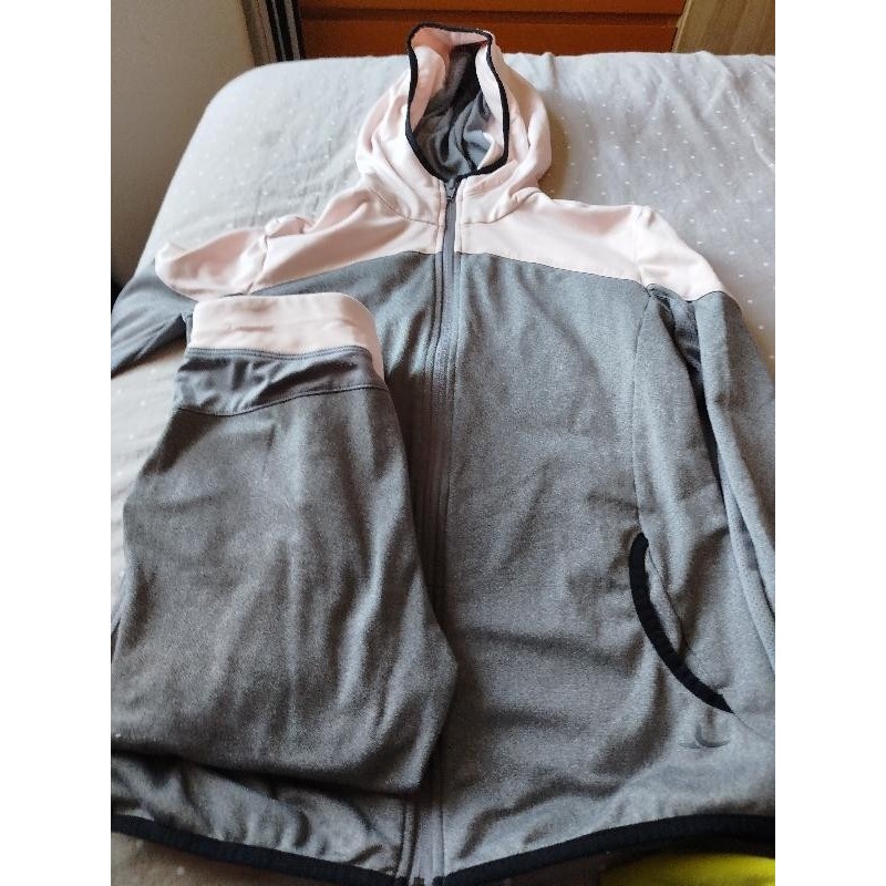 Survêtement rose pâle et gris  TAILLE 14-15ans