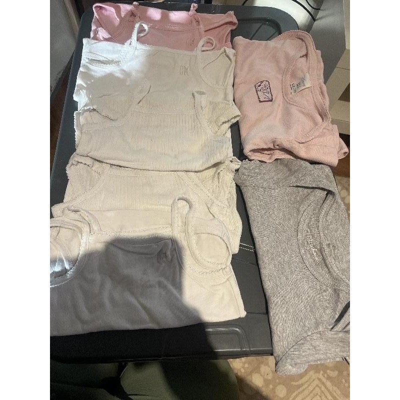 Lot Bodies 2 ans manches courtes  TAILLE 2 ans