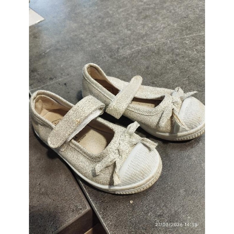 Chaussures doré gemo TAILLE 24