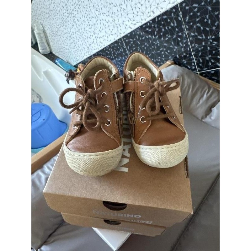 Chaussures  TAILLE 22 