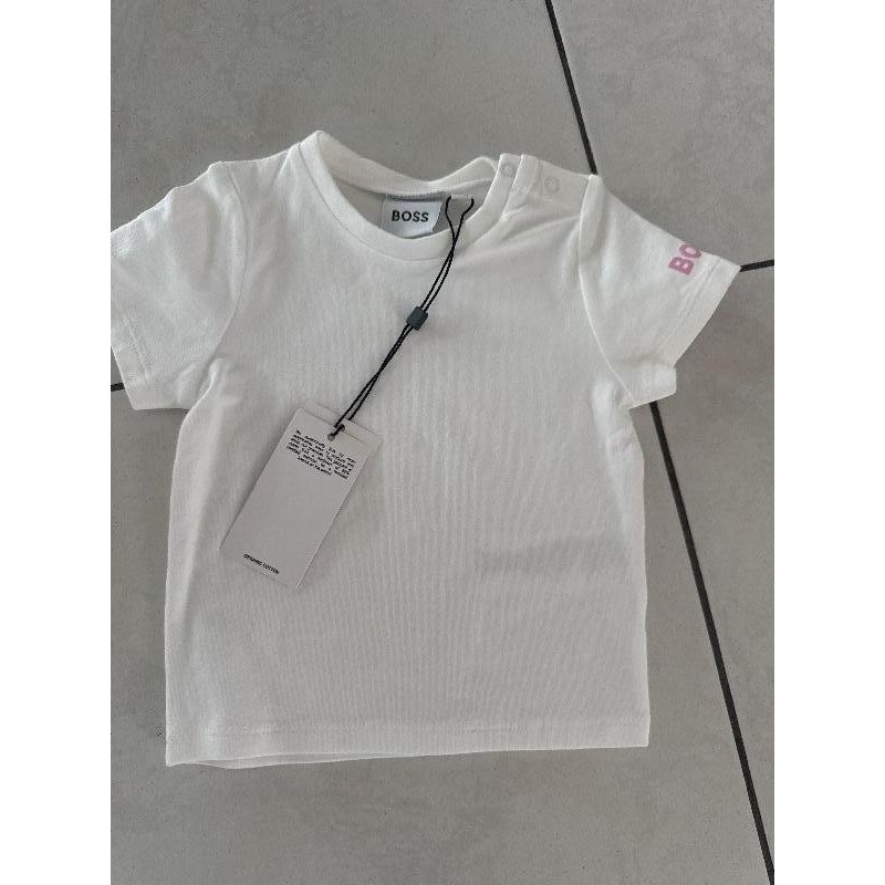 T-shirt boss TAILLE 6mois