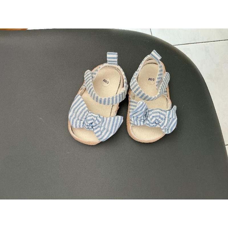 Nues pieds bébé  TAILLE 6/9 mois