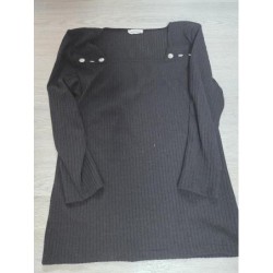 Haut noir avec bouton gris...