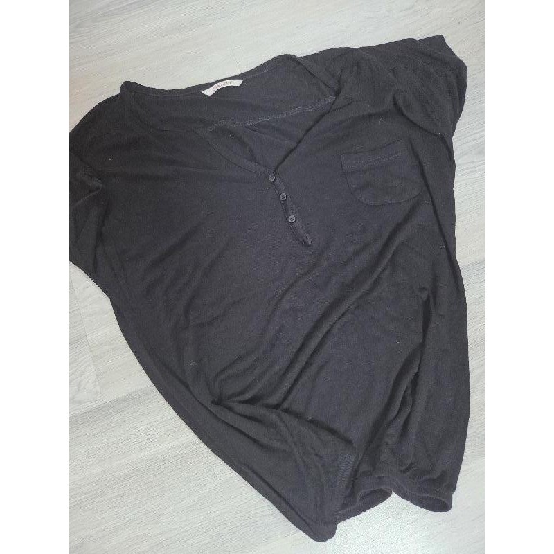 Haut noir bouton devant camaïe TAILLE L