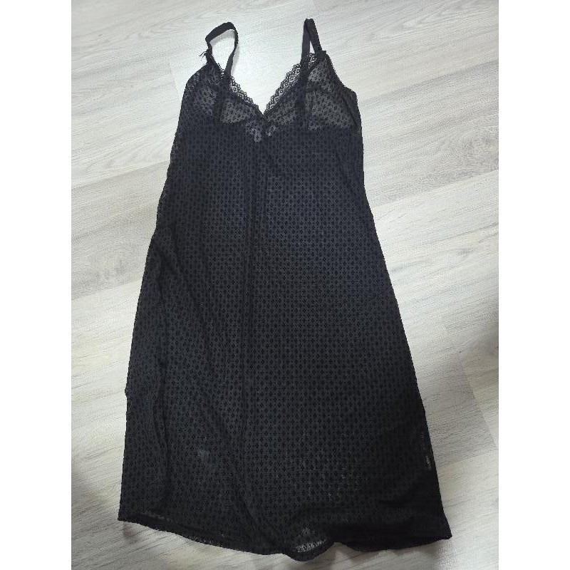 Nuisette noir transparente  TAILLE 42
