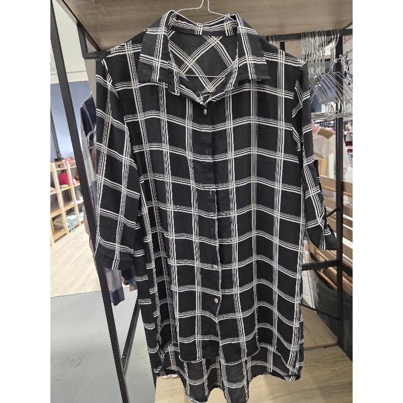 Chemise noir a carreaux  TAILLE 40