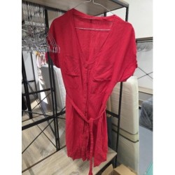 Robe rouge cache cache...