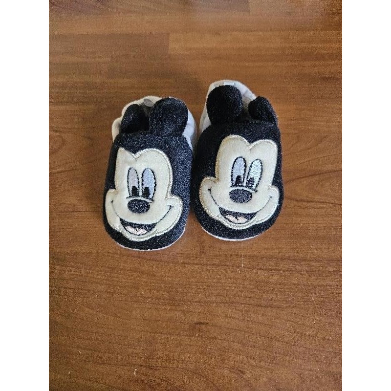 Chaussons mickey  TAILLE 3-6mois