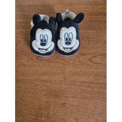 Chaussons mickey TAILLE 0-3...