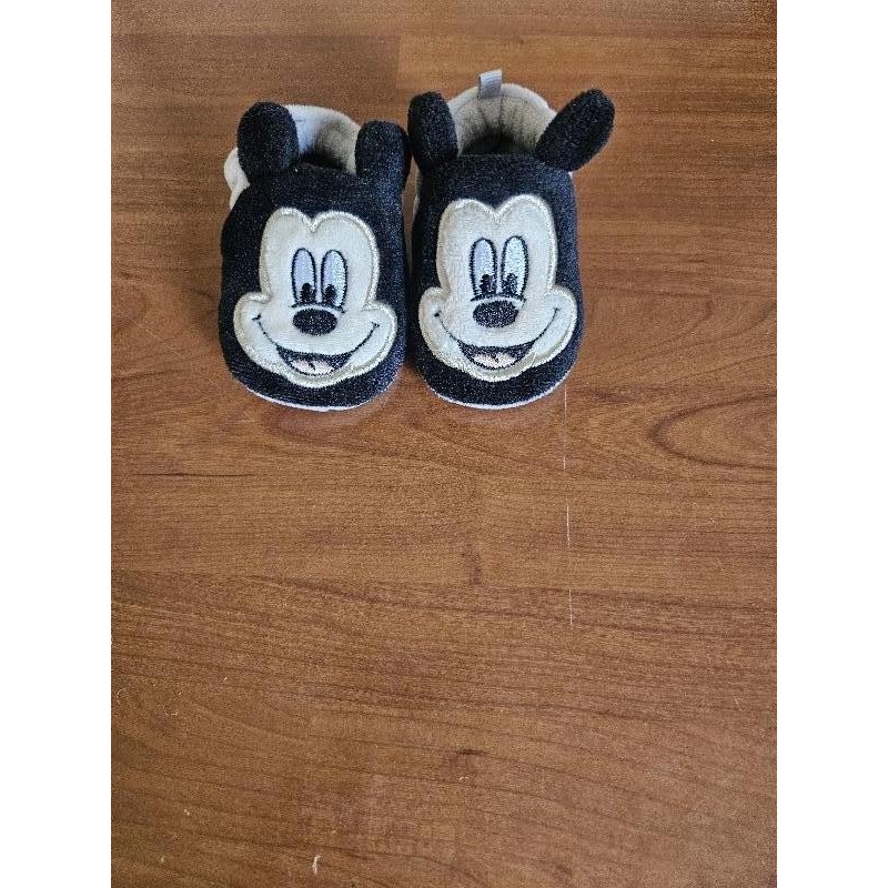 Chaussons mickey TAILLE 0-3 mois