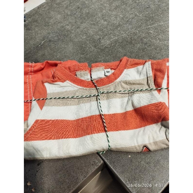 Ensemble ac short rayé orange TAILLE 18m