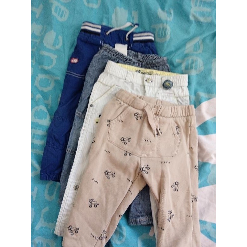 4 pantalons  TAILLE 18 mois