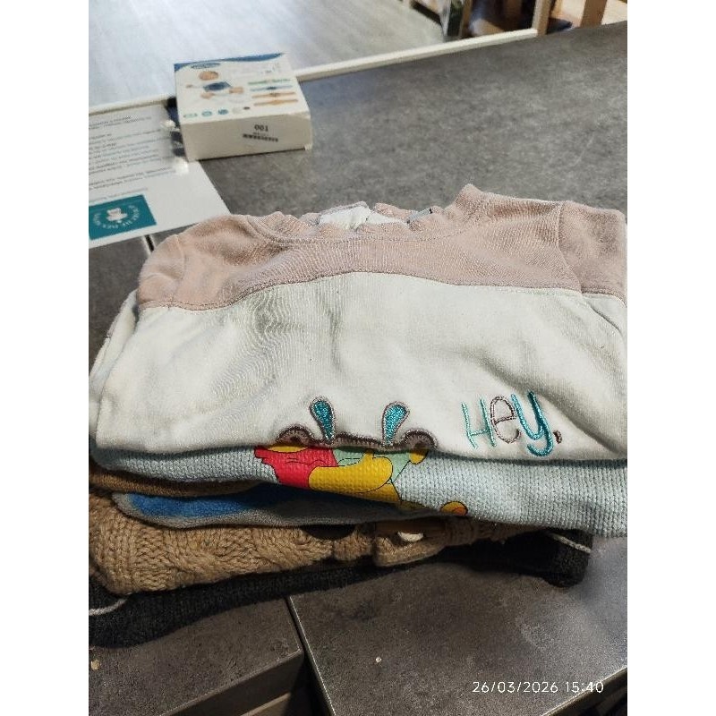 Pull léger blanc dino TAILLE 2a