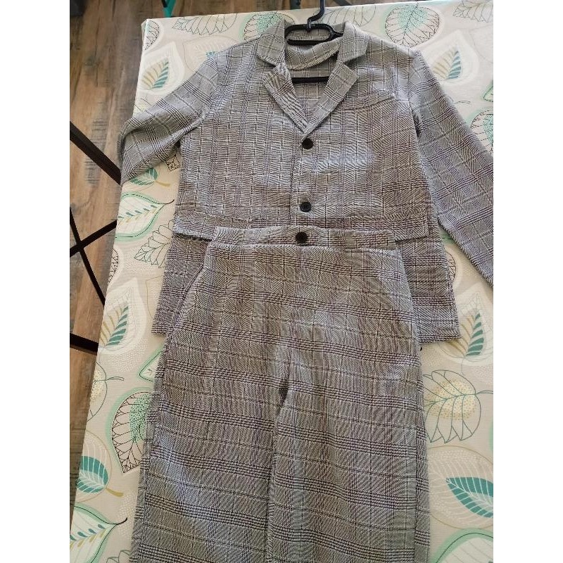 Costume gris leger TAILLE 12 ans