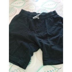 Short kiabi noir TAILLE 12 ans