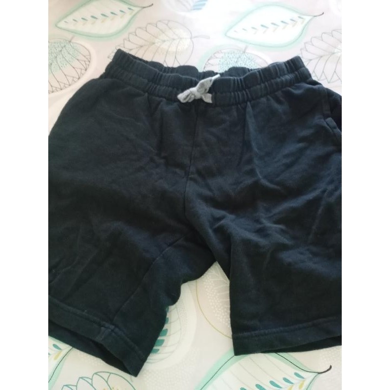 Short kiabi noir TAILLE 12 ans