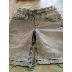 Short en jean c&a TAILLE 8ans