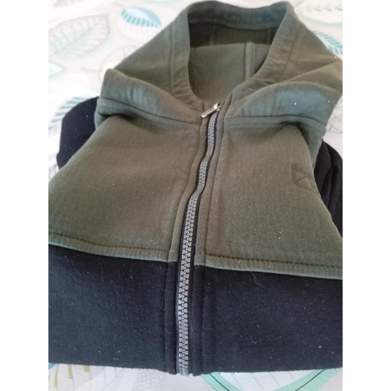 Sweat Kiabi vert noir TAILLE 12 ans