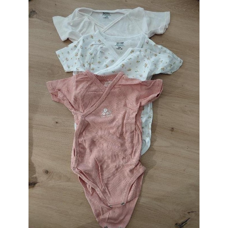 Lot 3 bodys MC Kiabi 12m TAILLE 12m 