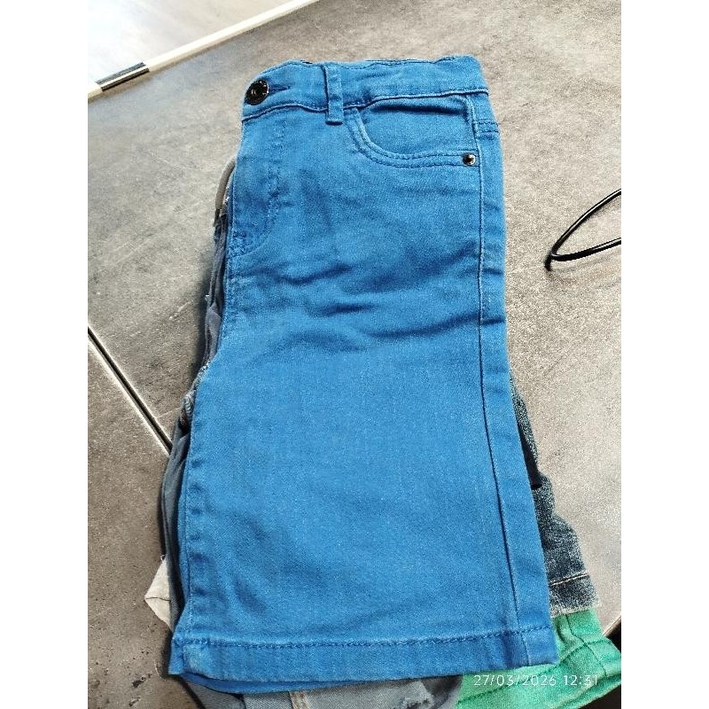 Short jean's bleu TAILLE 5 a