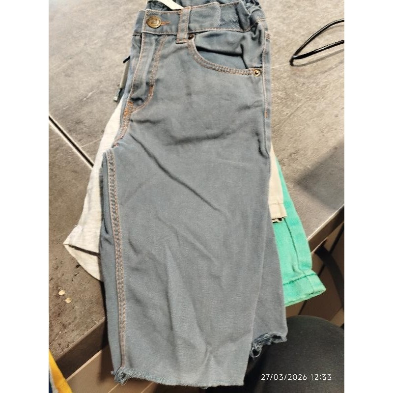 Short jean's coupé TAILLE 5 a