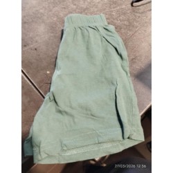 Short vert coton  TAILLE 5 a