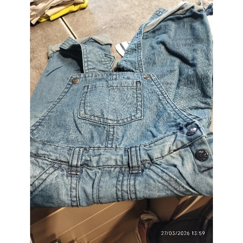 Salopette jean's TAILLE 18m