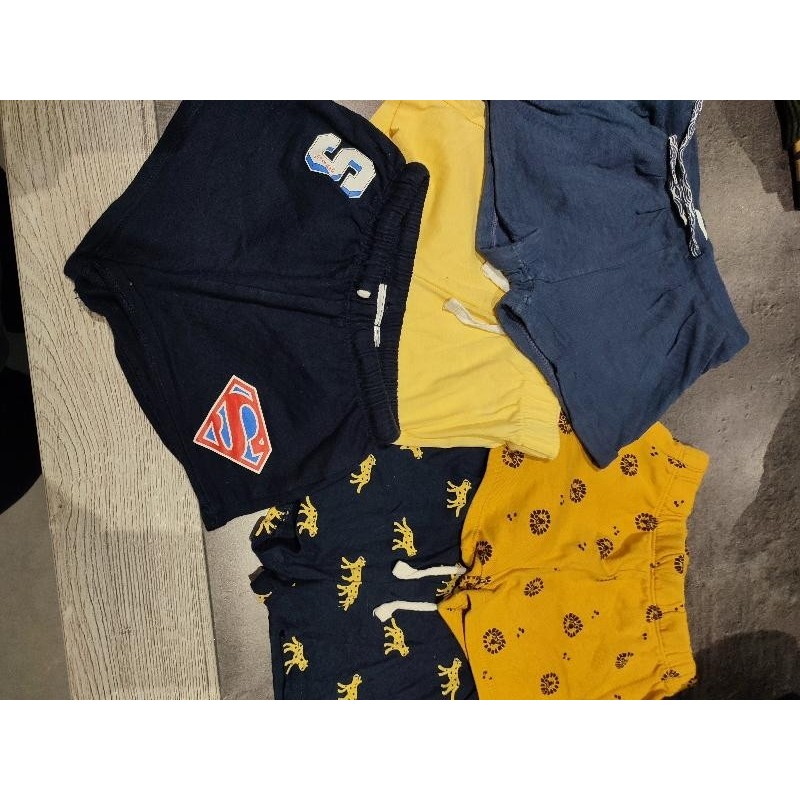 Lot 5 shorts 18 mois TAILLE 18 mois 