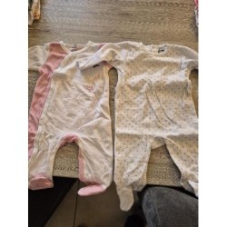 Lot 2 pyjama trois kilos...