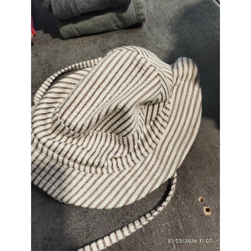 Chapeau c et a  TAILLE 2-3m