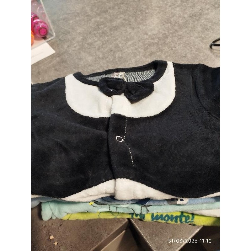 Pyj costume noir et blanc TAILLE 18m