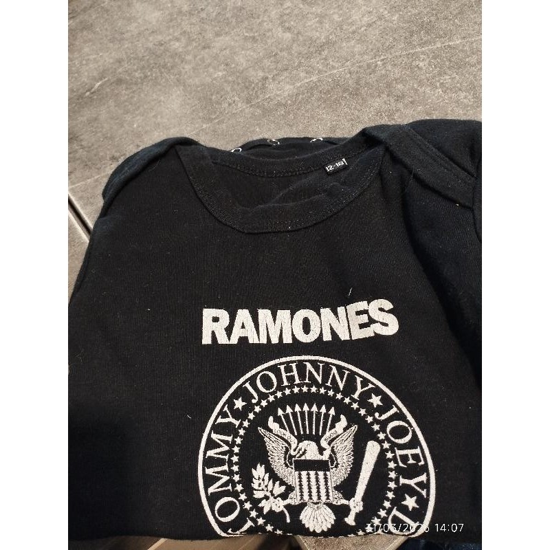 Body mc noir TAILLE 12 mois