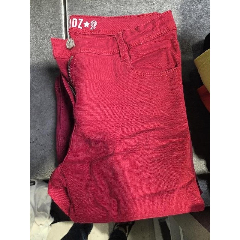 Pantalon rouge  TAILLE 12 ans