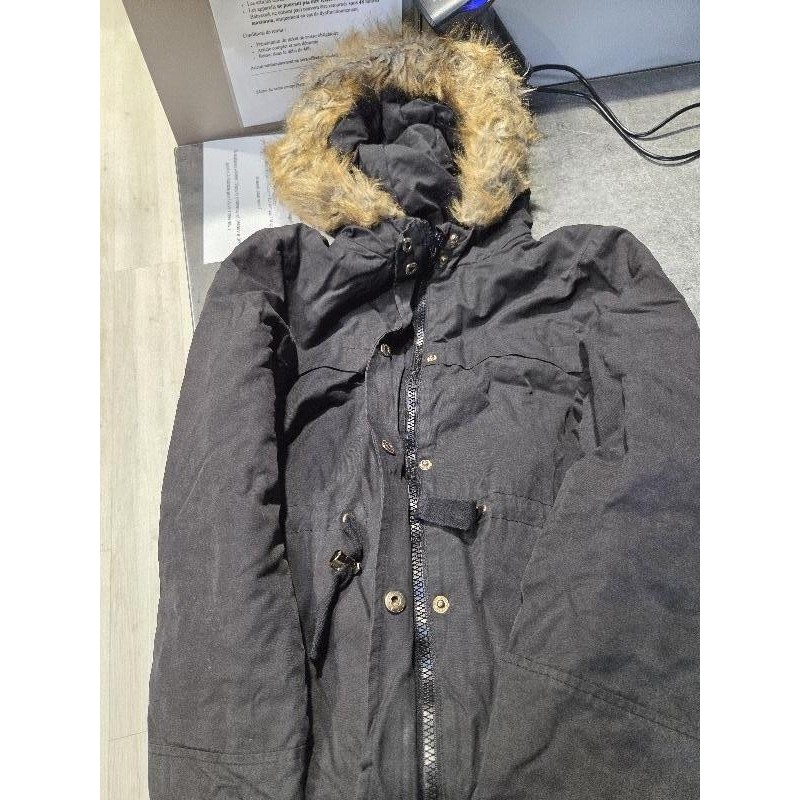 Blouson capuche noir TAILLE 12 ans