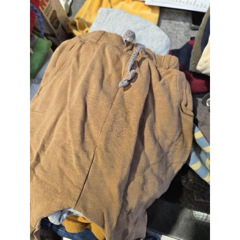 Pantalon beige TAILLE 12 mois