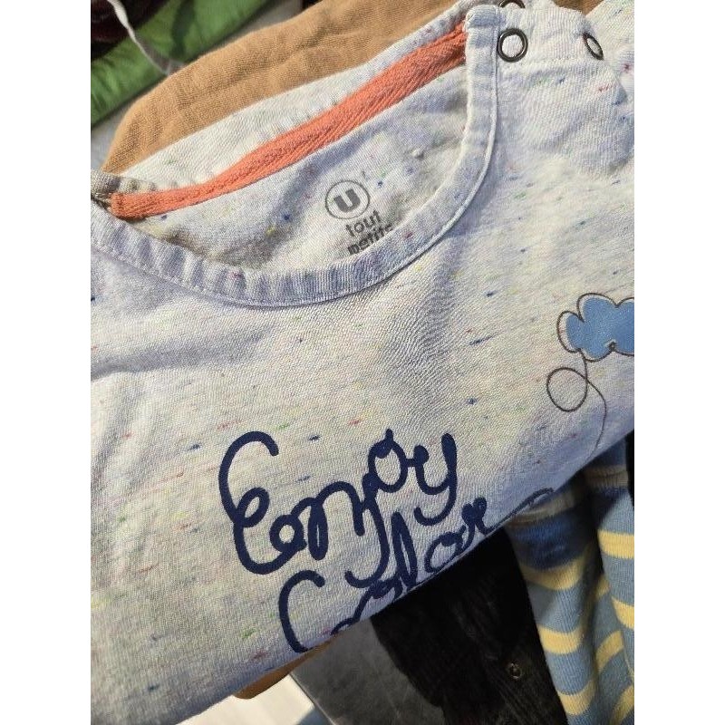 Tee-shirt avec pression gris m TAILLE 12 mois