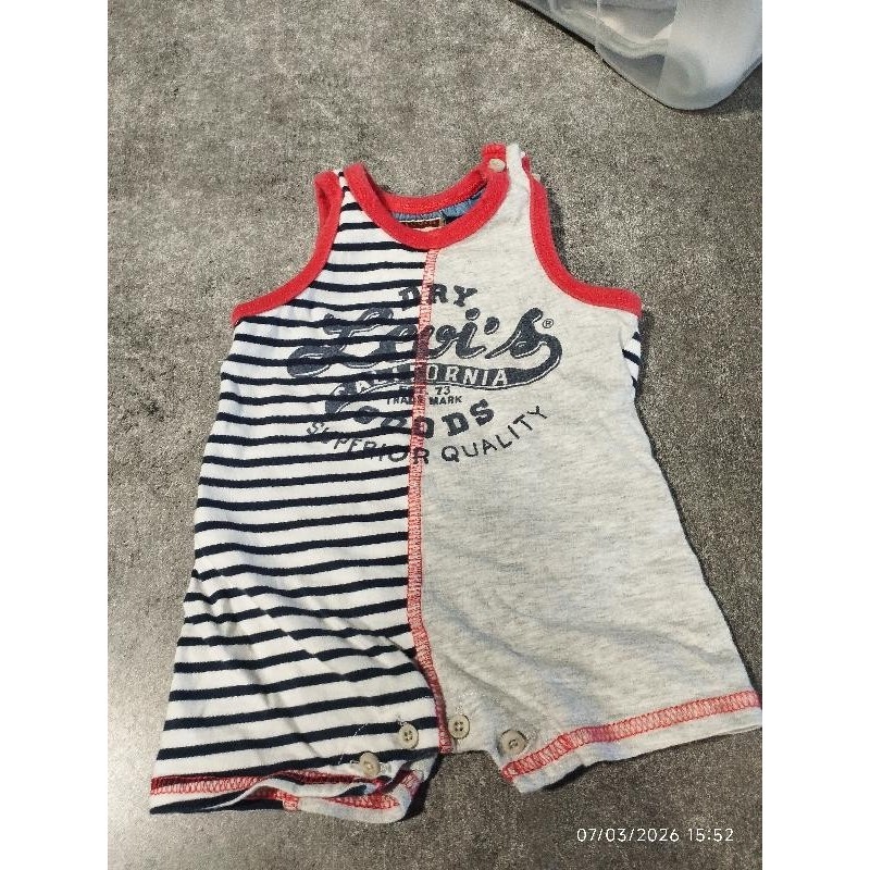 Salopette short Levi's gris rouge TAILLE 3 mois