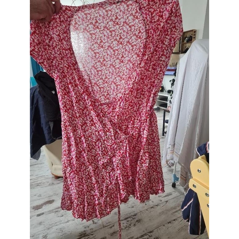 Robe rouge à fleurs TAILLE 44