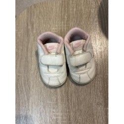 Baskets nike TAILLE 0/6 mois